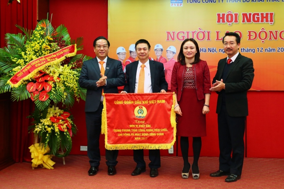 Nỗ lực vượt khó, chủ lực ngành dầu khí thắng lớn no luc vuot kho chu luc nganh dau khi thang lon