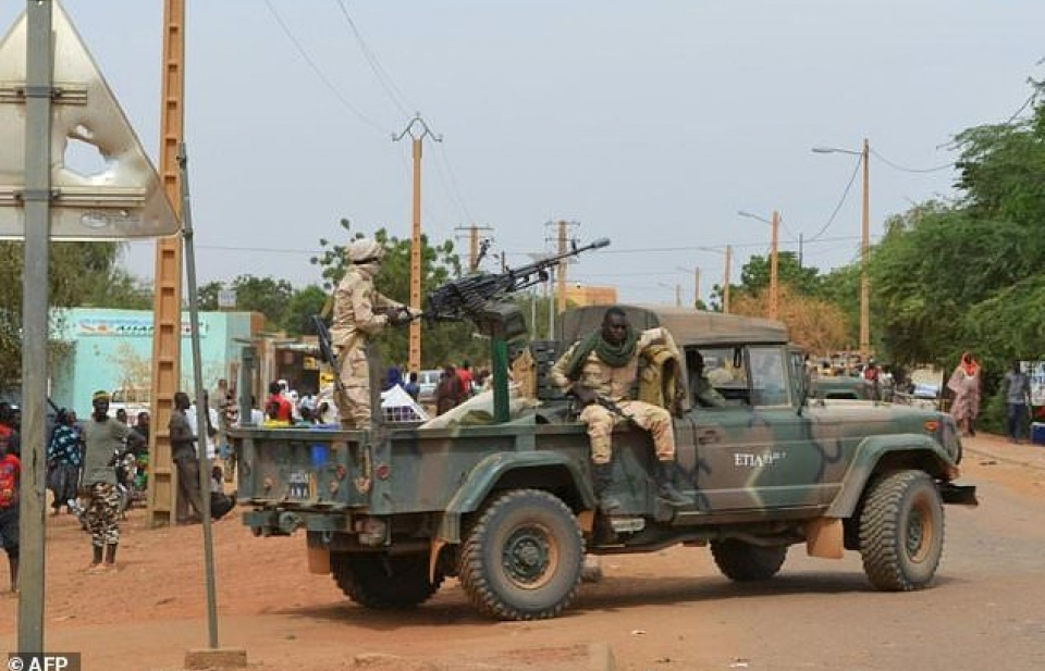 qatar dieu 24 xe thiet giap toi mali