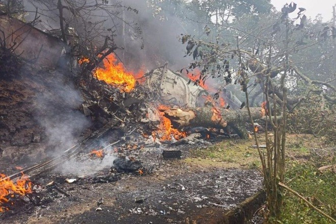 Hiện trường vụ rơi máy bay trực thăng Mi-17V5 của Không quân Ấn Độ gần Coonoor, Tamil Nadu (Nguồn: Straits Times).