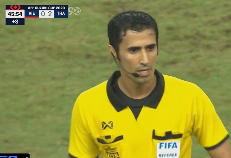 AFF Cup 2020: Trọng tài trận Việt Nam-Thái Lan Al-Adba Saoud Ali rời Singapore Trọng tài trận Việt Nam-Thái Lan Al-Adba Saoud Ali rời Singapore, sớm kết thúc nhiệm vụ tại AFF Cup 2020