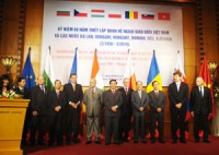 my muon tang cuong quan he ngoai giao voi trung au