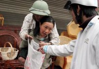 chuyen that nhu dua nguoi an xin tren duong su dung iphone x