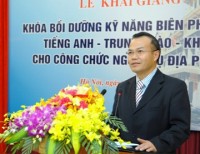 khai giang khoa hoc bien phien dich cho can bo dia phuong