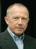 ra mat mau giay the thao sieu ben lam tu vat lieu dat giai nobel vat ly