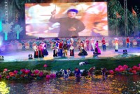 hay nhin van hoa dan gian nhu mot dong chay