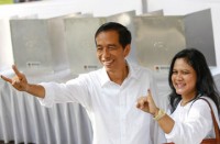 hau bau cu indonesia lanh dao cac to chuc keu goi hai phe tranh cu kien nhan