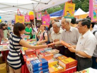 nhieu hoat dong thu vi tai le hoi duong sach tet dinh dau 2017