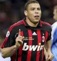 ronaldo beo du sinh nhat inter milan