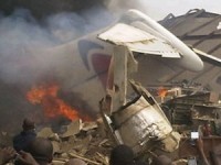 ngo ngang mau may bay cho khach co hinh dang ufo