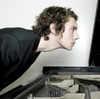 celimene daudet net lang man chau au giua long ha noi