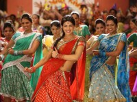 ty phu an do tang nhan vien 1000 xe va 400 can ho