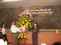 son an buoc tien cua doanh nghiep tre