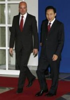 han quoc de nghi bat giu cuu tong thong lee myung bak