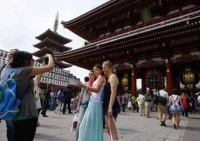 nguoi viet ngay cang chiu chi khi di du lich nuoc ngoai