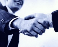 phu nu bat tay nhu the nao de an diem trong giao tiep