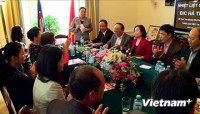 ruc ro sac mau ngay van hoa viet nam tai ao