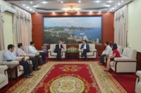 trao tang ky niem chuong huu nghi cho dai su canada