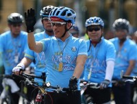 dap xe tu an do sang chau au de gap nguoi yeu tien dinh