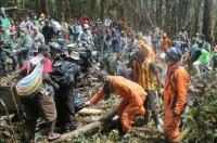 dam tau o indonesia bat giu 2 thuyen vien hang chuc nguoi mat tich