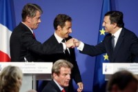 bat tay nhu the nao de the hien phep lich su xa giao