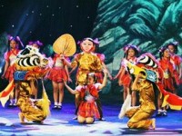 vang trang co tich mang tet cho tre em ngheo