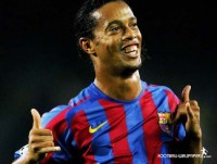 ronaldinho bi bat vi su dung ho chieu gia