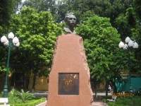 Cần gắn lại biển tên cho tượng anh hùng Jose Marti
