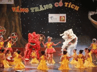 vang trang co tich tet cho tre em ngheo