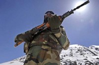 Binh sỹ Trung Quốc và Ấn Độ đối đầu ở Himalaya