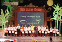 vang trang co tich tet cho tre em ngheo