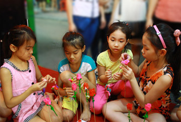 cho tre lam do choi trung thu truyen thong