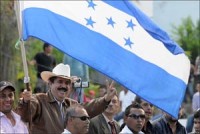 honduras canh sat dung do voi nguoi bieu tinh phe doi lap