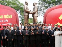 tuong dai bac ho tren thanh pho que huong lenin ulianovsk