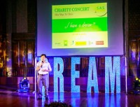 tuoi tre viet nam tai lao quyen gop 7000 usd gay quy tu thien