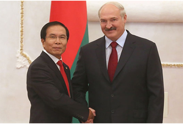 dai su viet nam trinh quoc thu len tong thong belarus