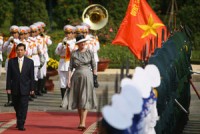 kim ngach thuong mai viet nam dan mach con khiem ton