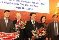 ra mat tap 4 dai tu dien giao khoa sec viet