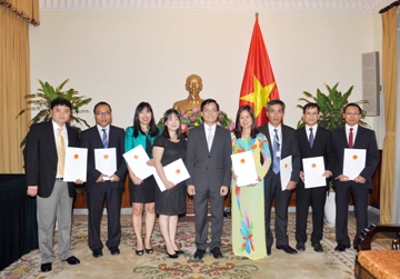 bo ngoai giao bo nhiem lanh dao cap vu