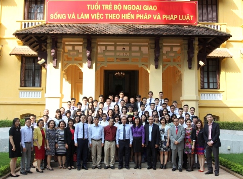 trao quyet dinh dieu dong cong tac cho cong chuc moi nam 2015