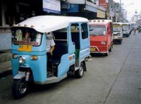 la lung ngoi nha bi phu bang trang xoa nhu trong co tich