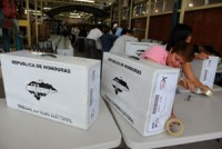 honduras canh sat dung do voi nguoi bieu tinh phe doi lap