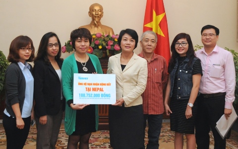 quyen gop ung ho nan nhan dong dat o nepal