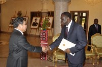 han quoc no tai nha may co cong nhan viet nam lam viec