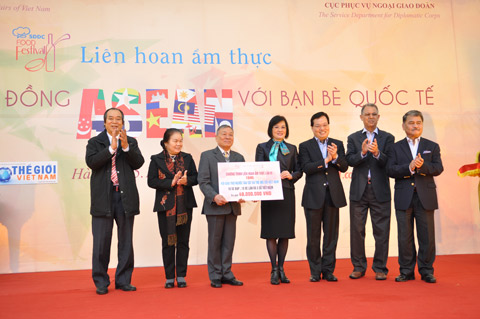 am thuc ket noi cong dong asean voi ban be quoc te