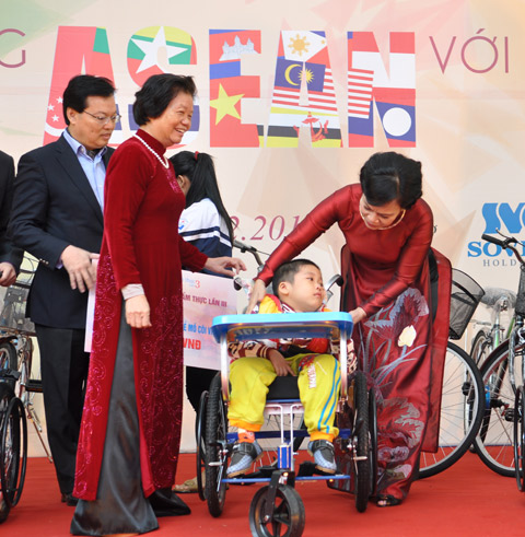 am thuc ket noi cong dong asean voi ban be quoc te