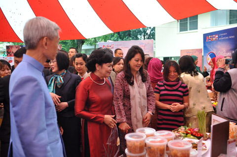 am thuc ket noi cong dong asean voi ban be quoc te