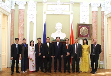 dai su viet nam tai romania trinh quoc thu