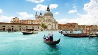 italy bom khoi gay hoang loan o venice