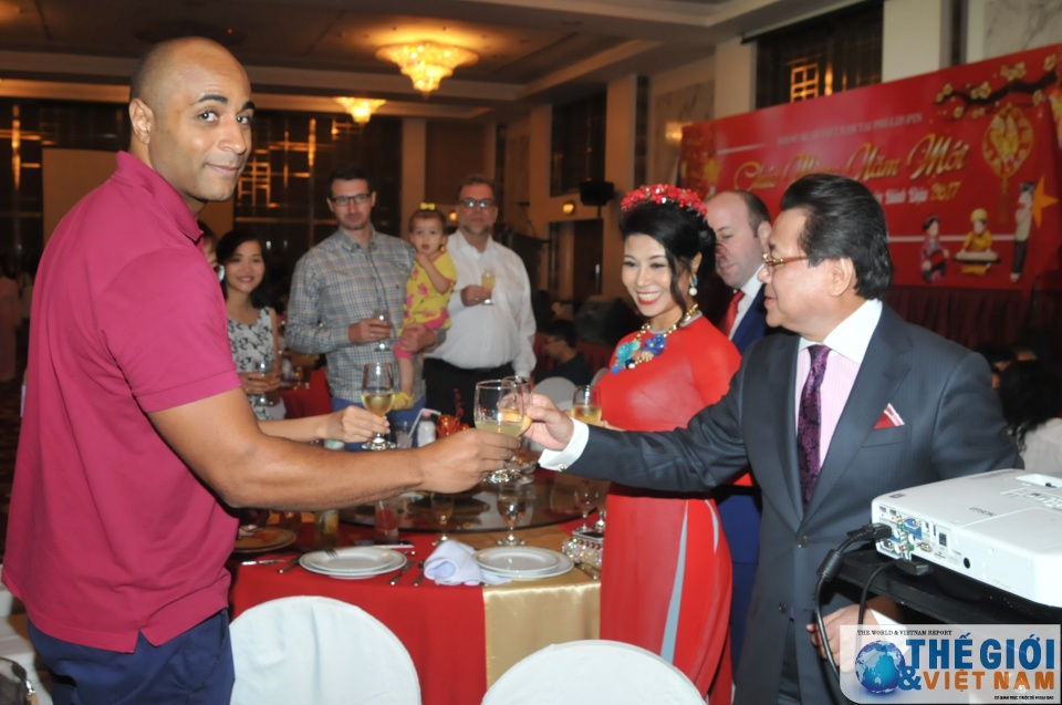 dsq viet nam tai philippines don tet dinh dau 2017