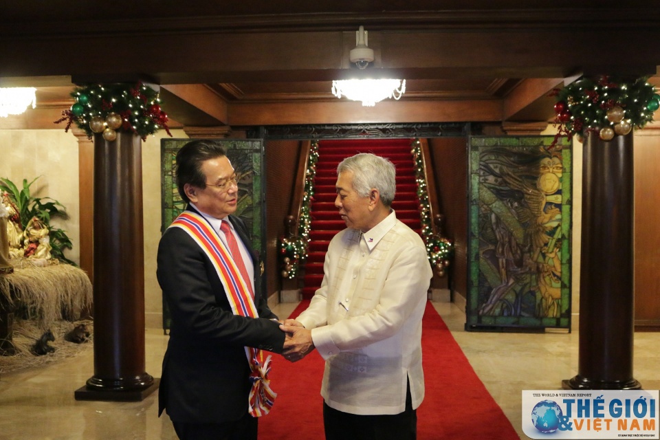 dai su truong trieu duong duoc tong thong philippines trao tang huan chuong cao quy